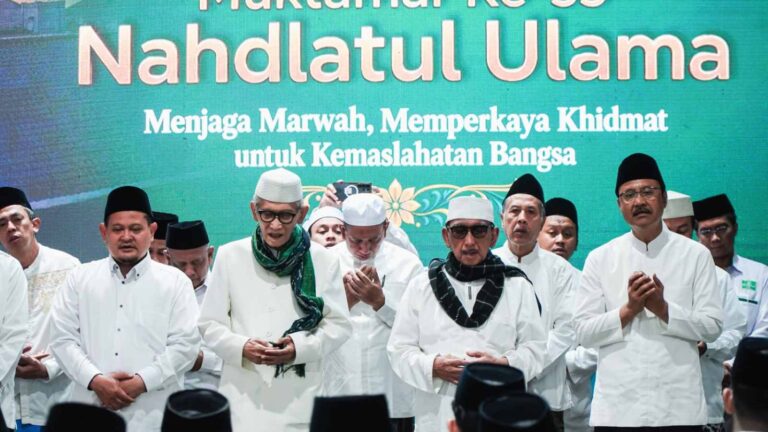Kiai Miftachul Akhyar saat tausiyah istighosah jelang Muktamar ke-35 NU di Tambakberas Jombang