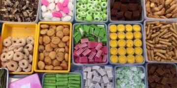 Aneka jajanan pasar dan gorengan untuk camilan pagi