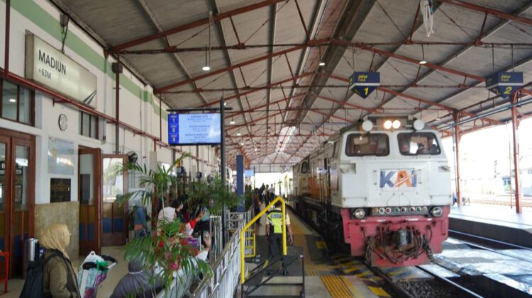 Penumpang KAI Daop 7 Madiun jelang HUT ke-81 RI