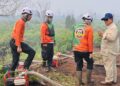 Presiden Prabowo Subianto meninjau salah satu lokasi terdampak kebakaran di Desa Limbung, Kabupaten Kubu Raya, Provinsi Kalimantan Barat, pada Sabtu, 22 Agustus 2026. Foto: BPMI Setpres/Laily Rachev