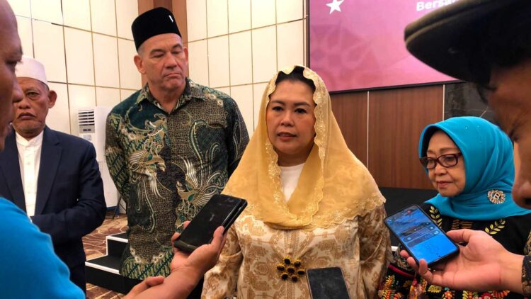 Yenny Wahid saat berbicara tentang Muktamar ke-35 NU di Tambakberas Jombang