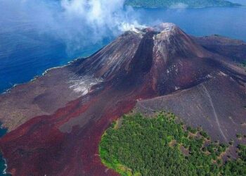 Gunung Anak Krakatau. Foto: istimewa
