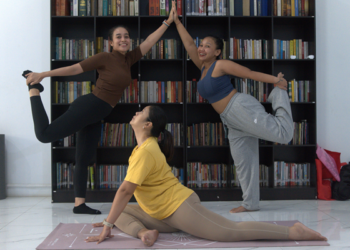 Sari dan komunitas Yoga di Bacaini.ID