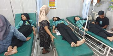 Korban keracunan MBG di SMPN 1 Kabuh Jombang. Foto: bacaini/syailendra
