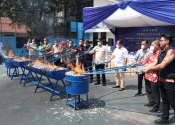 Pemusnahan 7,4 juta batang rokok ilegal hasil penindakan di Jember, Bondowoso dan Situbondo