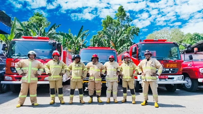 Armada Damkar yang dipamerkam pada upacara HUT ke-81 RI di Jember
