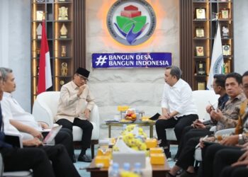 Bupati Jember saat mengunjungi kantor Kemendes PDT