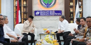 Bupati Jember saat mengunjungi kantor Kemendes PDT