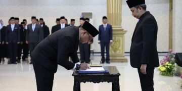 Bupati Jember, Muhammad Fawait saat melantik pejabat baru eseleon II dilingkungan Pemkab Jember
