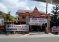 Warga Desa Serang Blitar menduduki kantor desa menuntut Musdes dan transparansi BUMDes