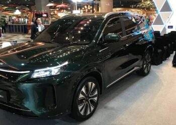 DFSK E5 Plus resmi meluncur di Bali sebagai SUV hybrid PHEV 7 penumpang