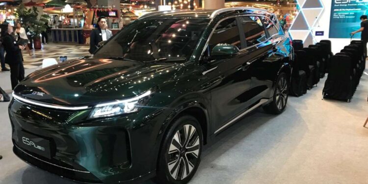DFSK E5 Plus resmi meluncur di Bali sebagai SUV hybrid PHEV 7 penumpang
