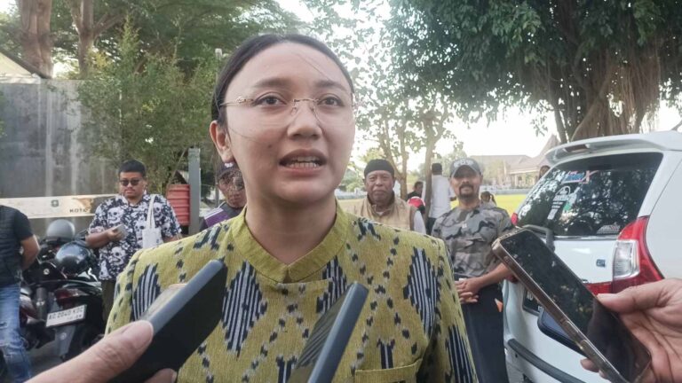Wawali Blitar Elim Tyu Samba mendaftar calon Ketum KONI Kota Blitar