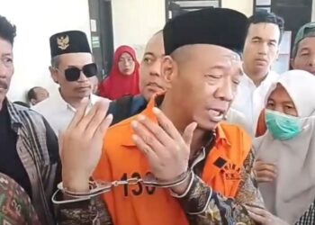 Gatut Sunu Wibowo menjalani sidang perdana perkara dugaan korupsi di Pengadilan Tipikor Surabaya