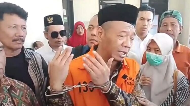 Gatut Sunu Wibowo menjalani sidang perdana perkara dugaan korupsi di Pengadilan Tipikor Surabaya