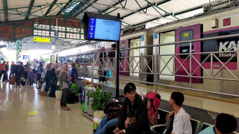 Kereta api terdampak gempa M6,5 Yogyakarta dan mengalami keterlambatan menuju Madiun