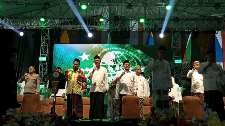 Gus Ipul Ketua Panitia Muktamar NU ke-35 saat pembubaran panitia di Jombang