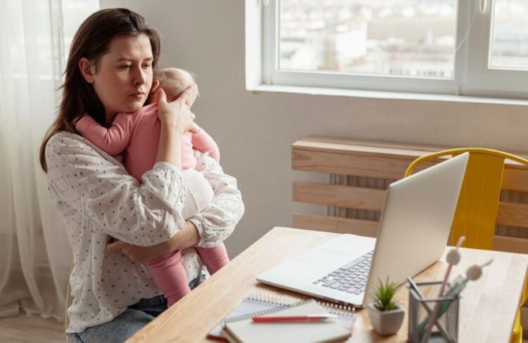 Motherhood guilt membuat ibu sering merasa bersalah dalam menjalani peran sebagai orang tua