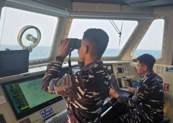 Tim SAR mencari lima jurnalis dan tiga awak kapal yang hilang di perairan Selat Sunda