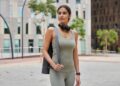 Perempuan melakukan recovery dan rest day setelah olahraga