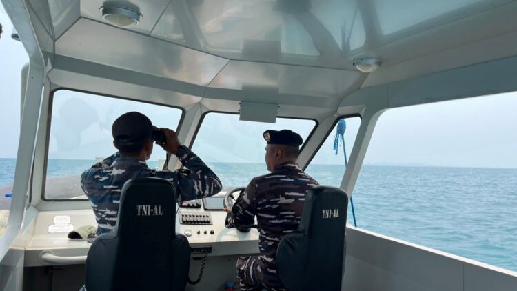 TNI AL mengerahkan empat KRI untuk mencari lima jurnalis yang hilang kontak di Selat Sunda