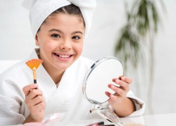 Anak dan remaja menggunakan skincare sesuai kebutuhan kulit