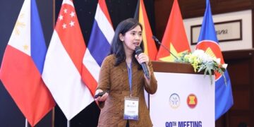 Dr Latifah Nurahmi ST MSc PhD saat melakukan presentasi karya secara langsung pada ajang UL Research Institutes’ ASEAN-U.S. Science Prize for Women 2026
