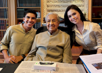 Syed Saddiq Syed Abdul Rahman (kiri) bersama Dr. Mahathir. Foto: IG@syedsaddiq
