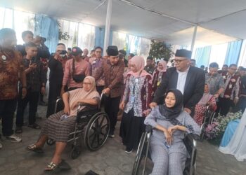 (Kanan) Direktur Kepesertaan BPJS Kesehatan Akmal Budi bersama Bupati Jember Muhammad Fawait saat launching Mobil Cinta di RSD Balung