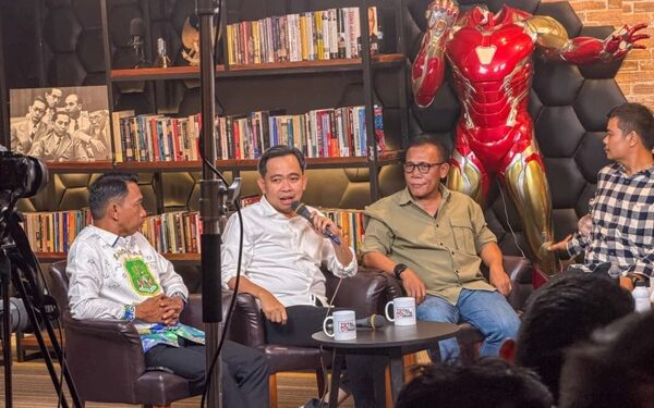 Bupati Jember, Muhammad Fawait saat hadir dalam podcast Total Politik bertajuk Indonesia Future Leader #2: Refleksi Dua Tahun Pemerintahan Prabowo di Studio Total Politik, Jakarta