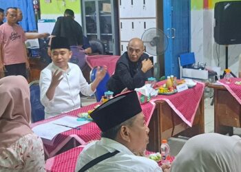 Bupati Jember, Muhamammad Fawait saat meninjau revitalisasi SDN Tanggul Kulon 01 pada Minggu (18/10/2026) malam