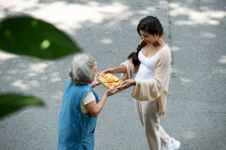 Perempuan belajar mengatasi people pleasing dan menetapkan batasan diri