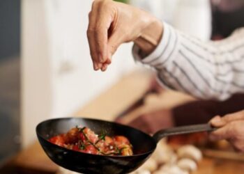 Berbagai bumbu dapur dan rempah untuk memahami fungsi bumbu dalam masakan
