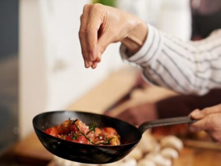 Berbagai bumbu dapur dan rempah untuk memahami fungsi bumbu dalam masakan