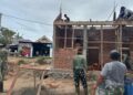 Satgas TMMD Tulungagung membangun MCK umum empat bilik di Desa Pojok, Campurdarat