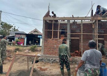 Satgas TMMD Tulungagung membangun MCK umum empat bilik di Desa Pojok, Campurdarat
