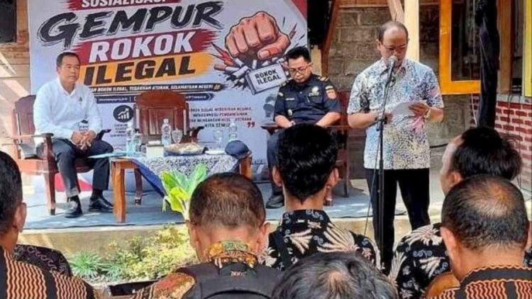 Sosialisasi ciri rokok ilegal oleh Satpol PP Tulungagung bersama Bea Cukai Blitar