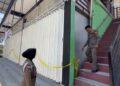 Segel gerai miras Sari Jaya di ruko Jaas Trenggalek ditemukan rusak pada Selasa 13 Oktober 2026