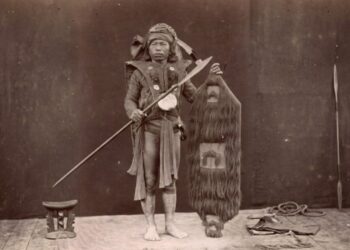 Rumah panjang tradisional masyarakat Dayak di Kalimantan