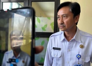 Pemeriksaan sampel air sumur dan feses untuk menyelidiki dugaan keracunan di Trenggalek